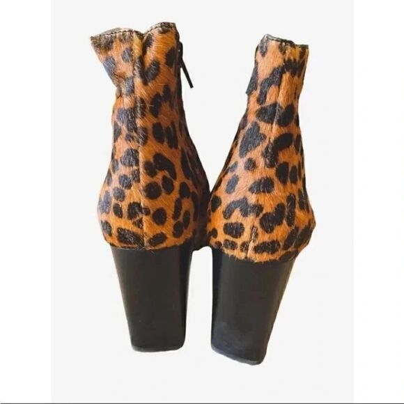 Banana Republic Trendy Cheetah Printed Block Heel Haircalf Leather Boots 6.5M - Picture 4 of 8